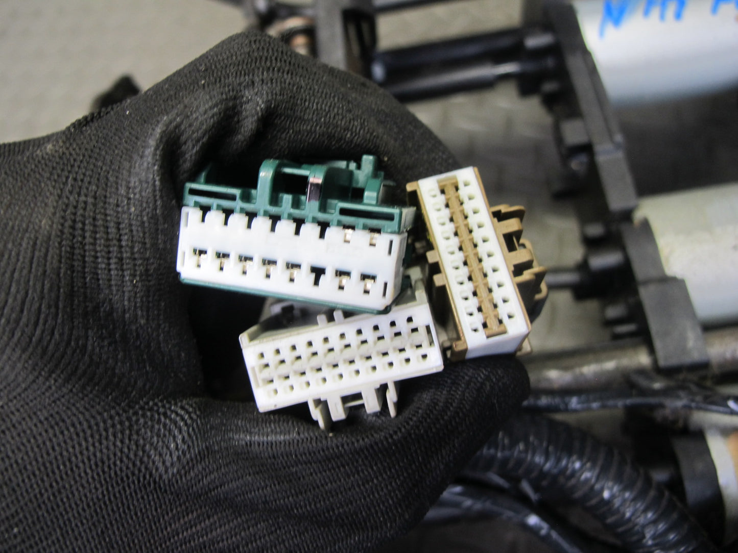 2008-2009 Hummer H2 Front Left Seat Lower Frame Track Rail w Motors