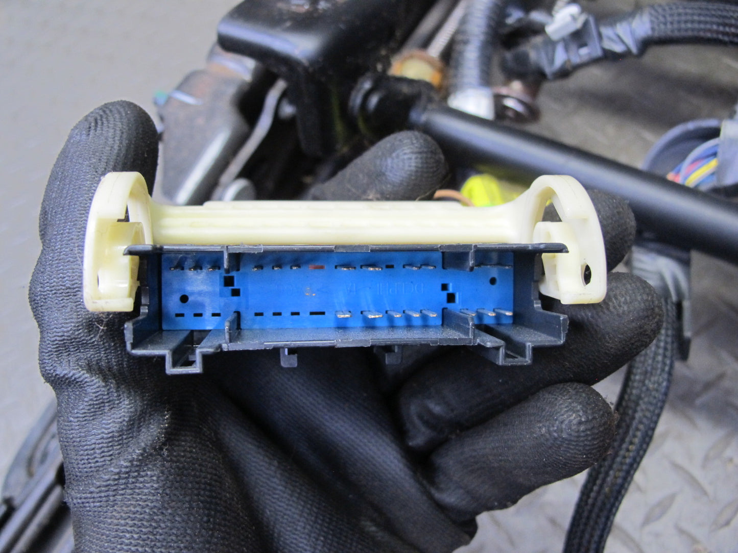 2008-2009 Hummer H2 Front Left Seat Lower Frame Track Rail w Motors