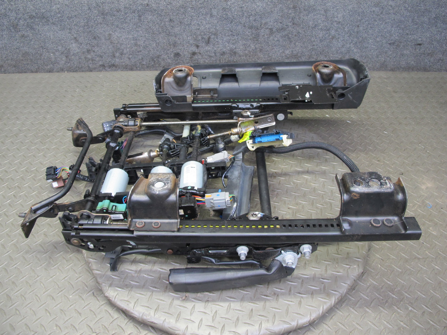 2008-2009 Hummer H2 Front Left Seat Lower Frame Track Rail w Motors