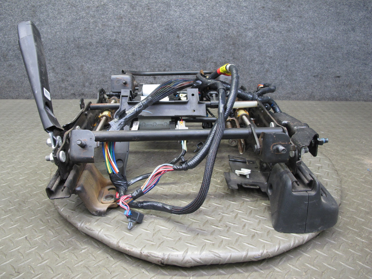 2008-2009 Hummer H2 Front Right Seat Lower Frame Track Rail w Motors