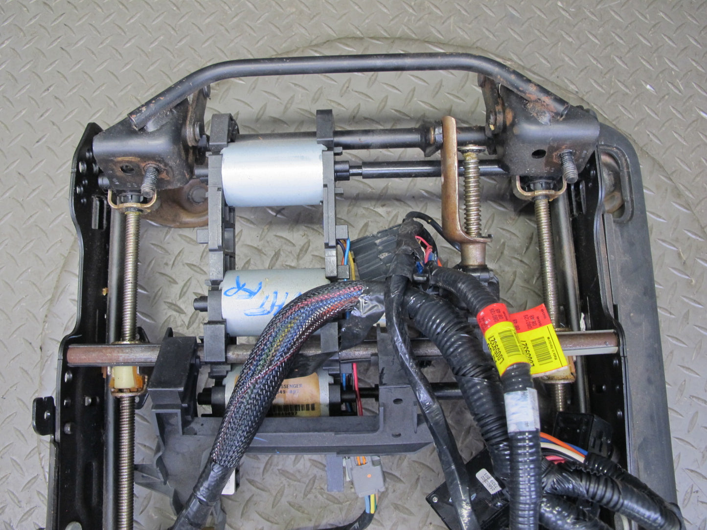 2008-2009 Hummer H2 Front Right Seat Lower Frame Track Rail w Motors