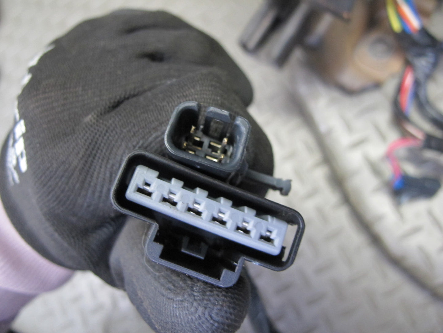 2008-2009 Hummer H2 Front Right Seat Lower Frame Track Rail w Motors