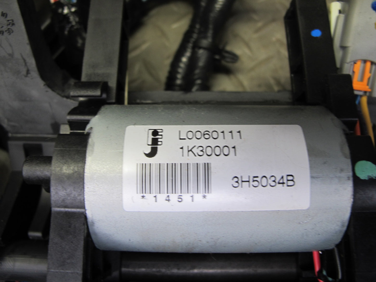 2008-2009 Hummer H2 Front Right Seat Lower Frame Track Rail w Motors