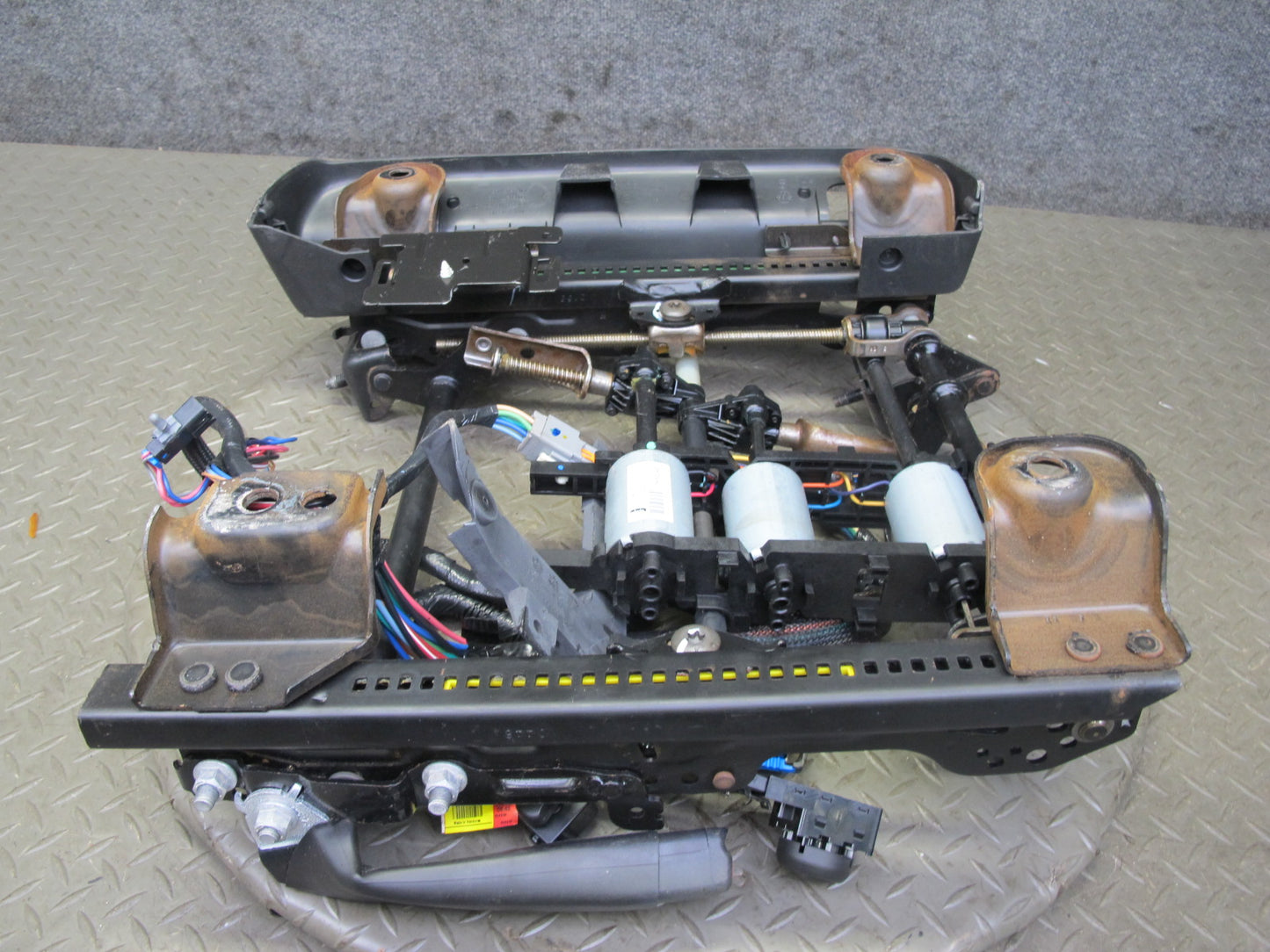 2008-2009 Hummer H2 Front Right Seat Lower Frame Track Rail w Motors