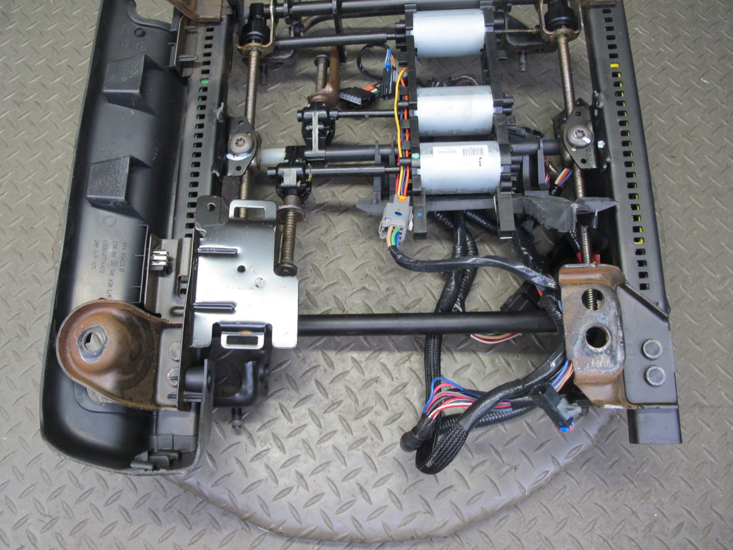 2008-2009 Hummer H2 Front Right Seat Lower Frame Track Rail w Motors