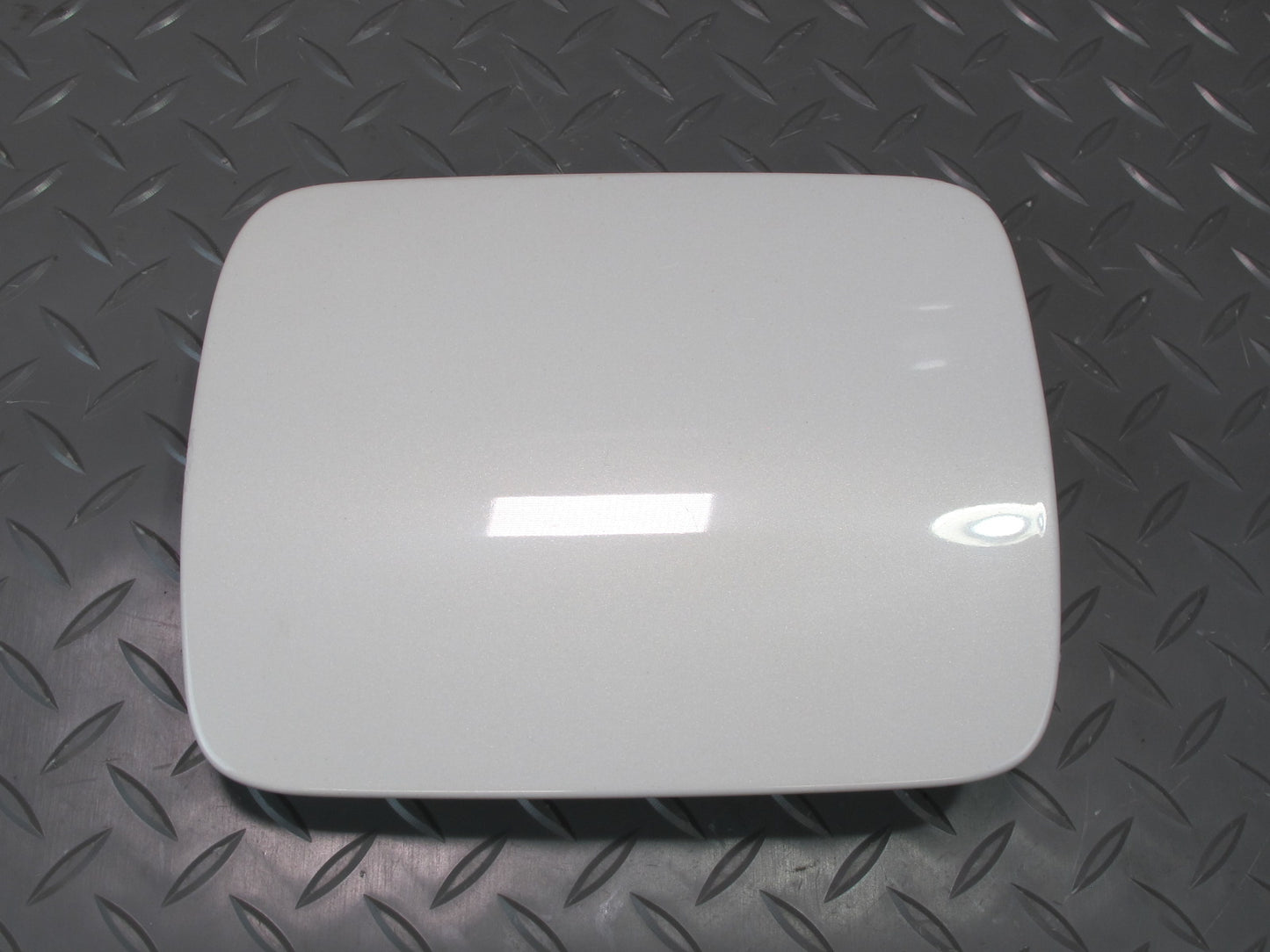 96-00 Toyota MARK2 JZX100 Tourer Fuel Tank Filler Door Lid Cover White Pearl OEM