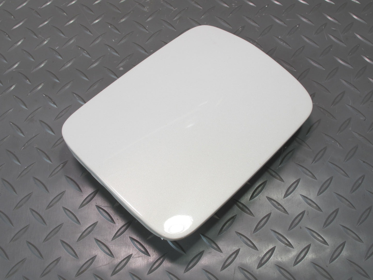 96-00 Toyota MARK2 JZX100 Tourer Fuel Tank Filler Door Lid Cover White Pearl OEM