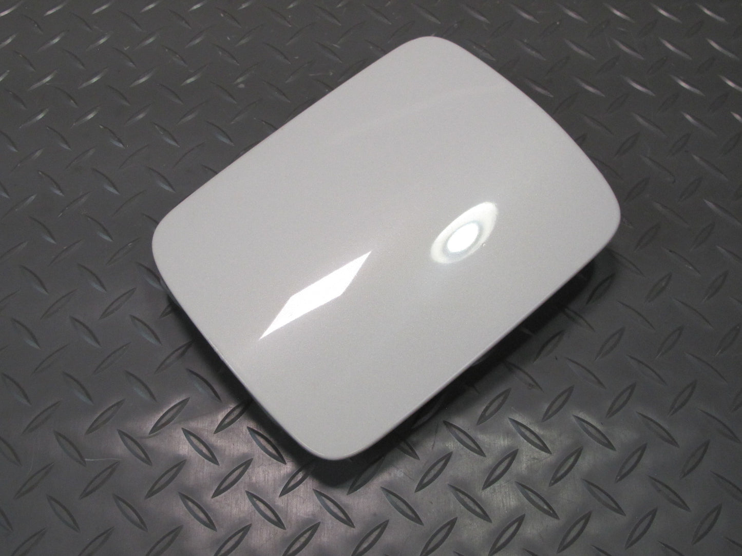 96-00 Toyota MARK2 JZX100 Tourer Fuel Tank Filler Door Lid Cover White Pearl OEM