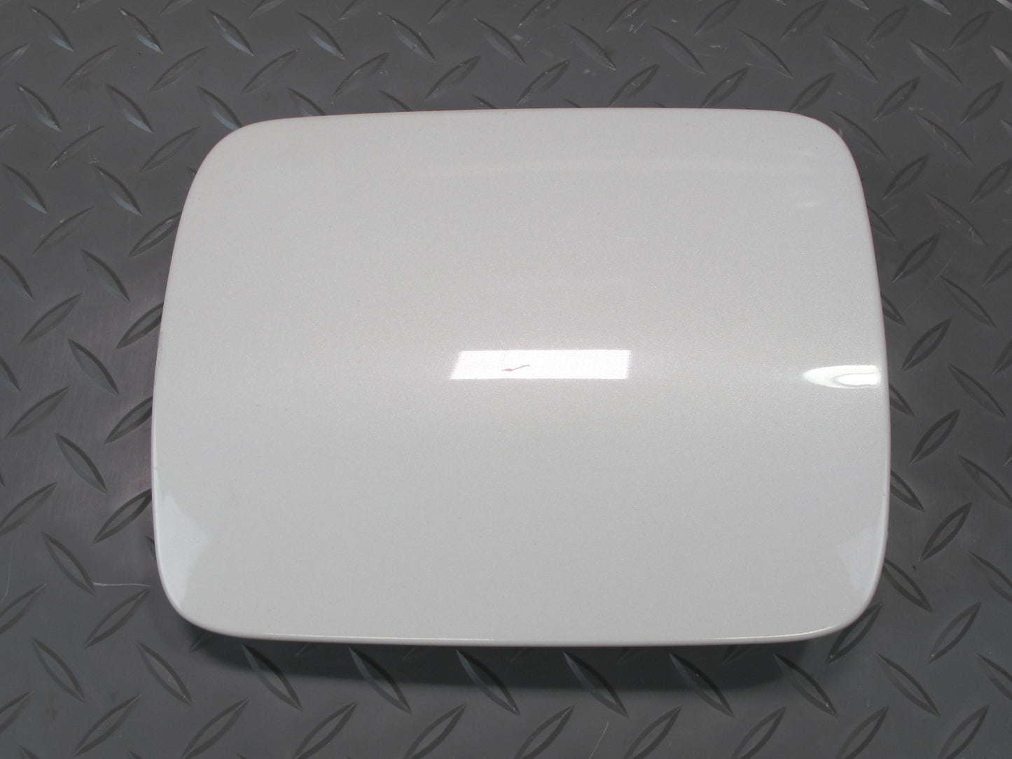 96-00 Toyota MARK2 JZX100 Tourer Fuel Tank Filler Door Lid Cover White Pearl OEM