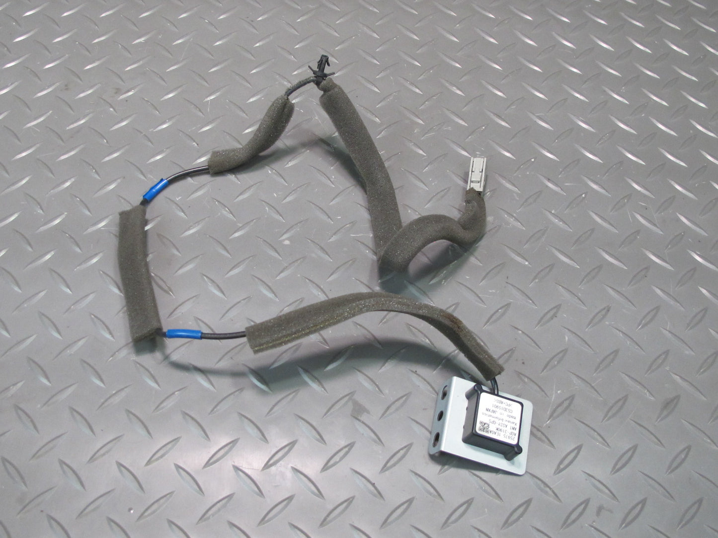 09-20 Nissan Z34 370Z GPS Sensor Antenna Module 25975-1EA0A OEM