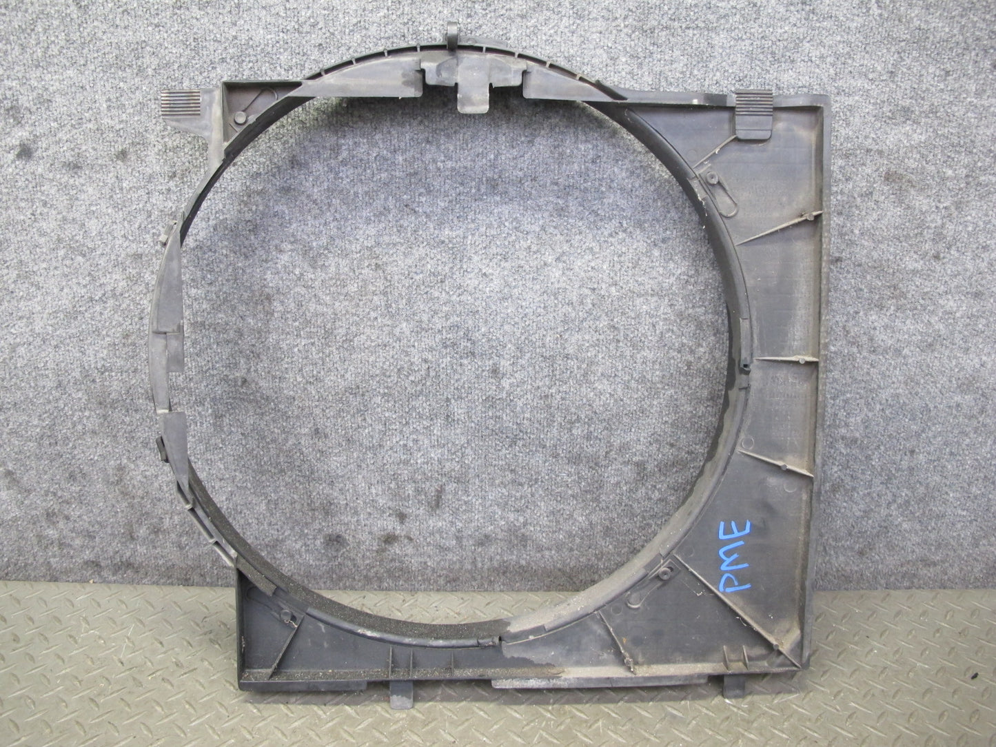 90-95 Mercedes W124 300D Engine Radiator Cooling Fan Shroud 1245000255 OEM