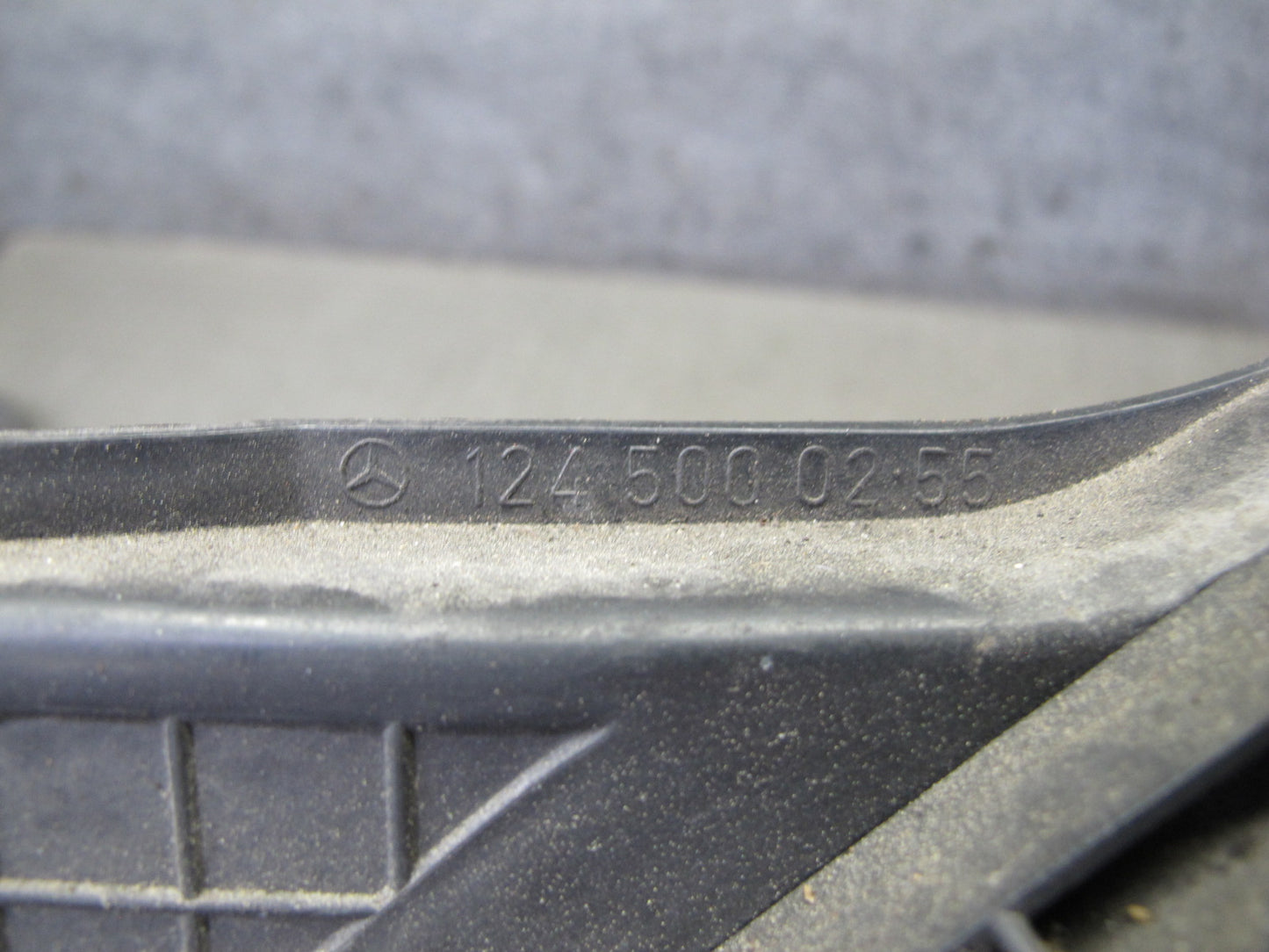 90-95 Mercedes W124 300D Engine Radiator Cooling Fan Shroud 1245000255 OEM