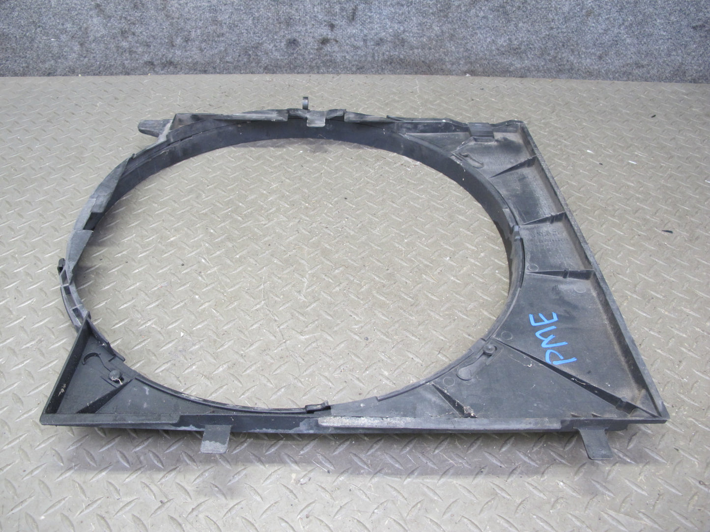 90-95 Mercedes W124 300D Engine Radiator Cooling Fan Shroud 1245000255 OEM