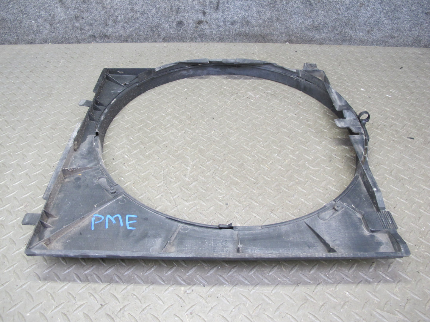 90-95 Mercedes W124 300D Engine Radiator Cooling Fan Shroud 1245000255 OEM