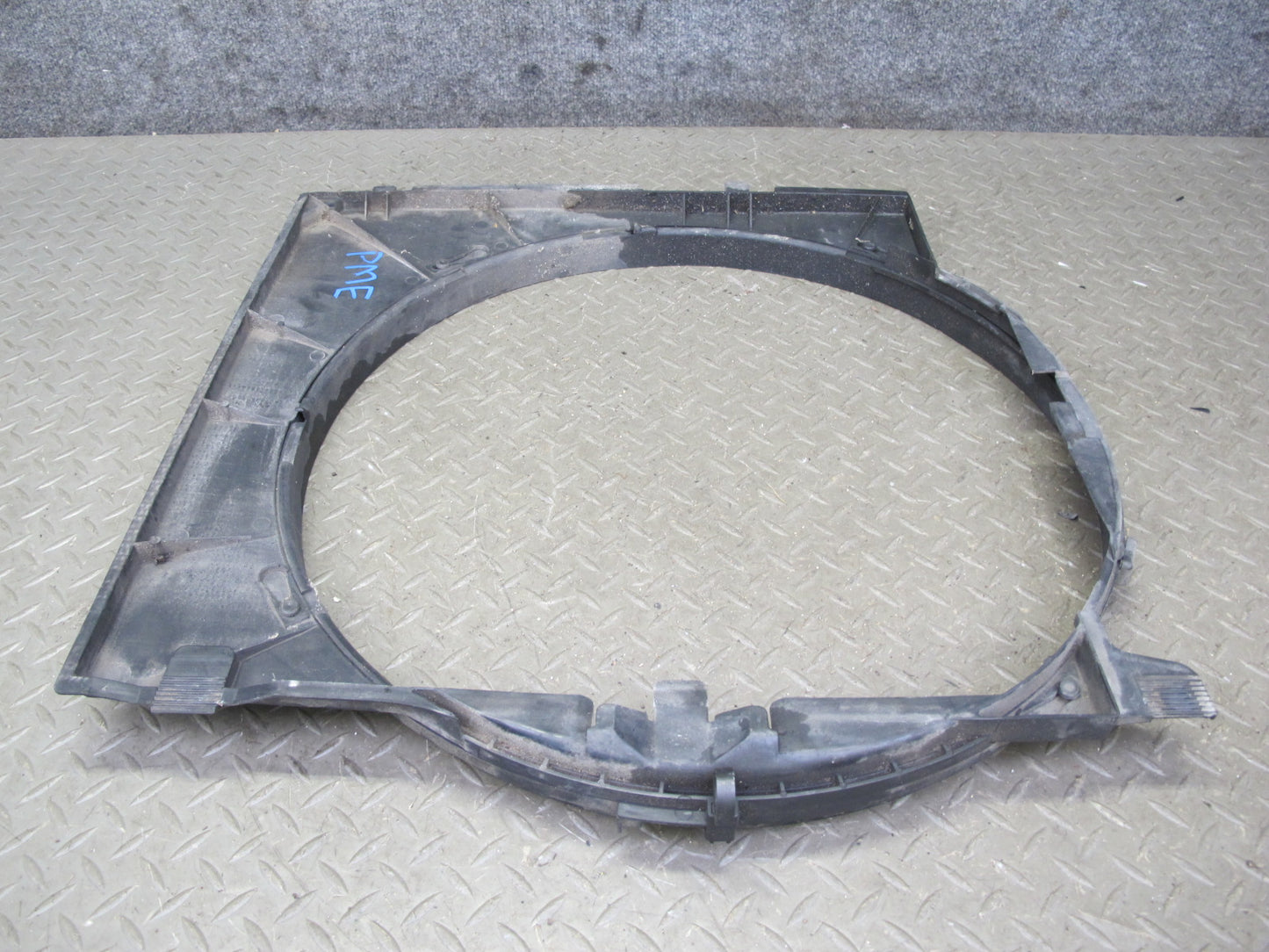 90-95 Mercedes W124 300D Engine Radiator Cooling Fan Shroud 1245000255 OEM