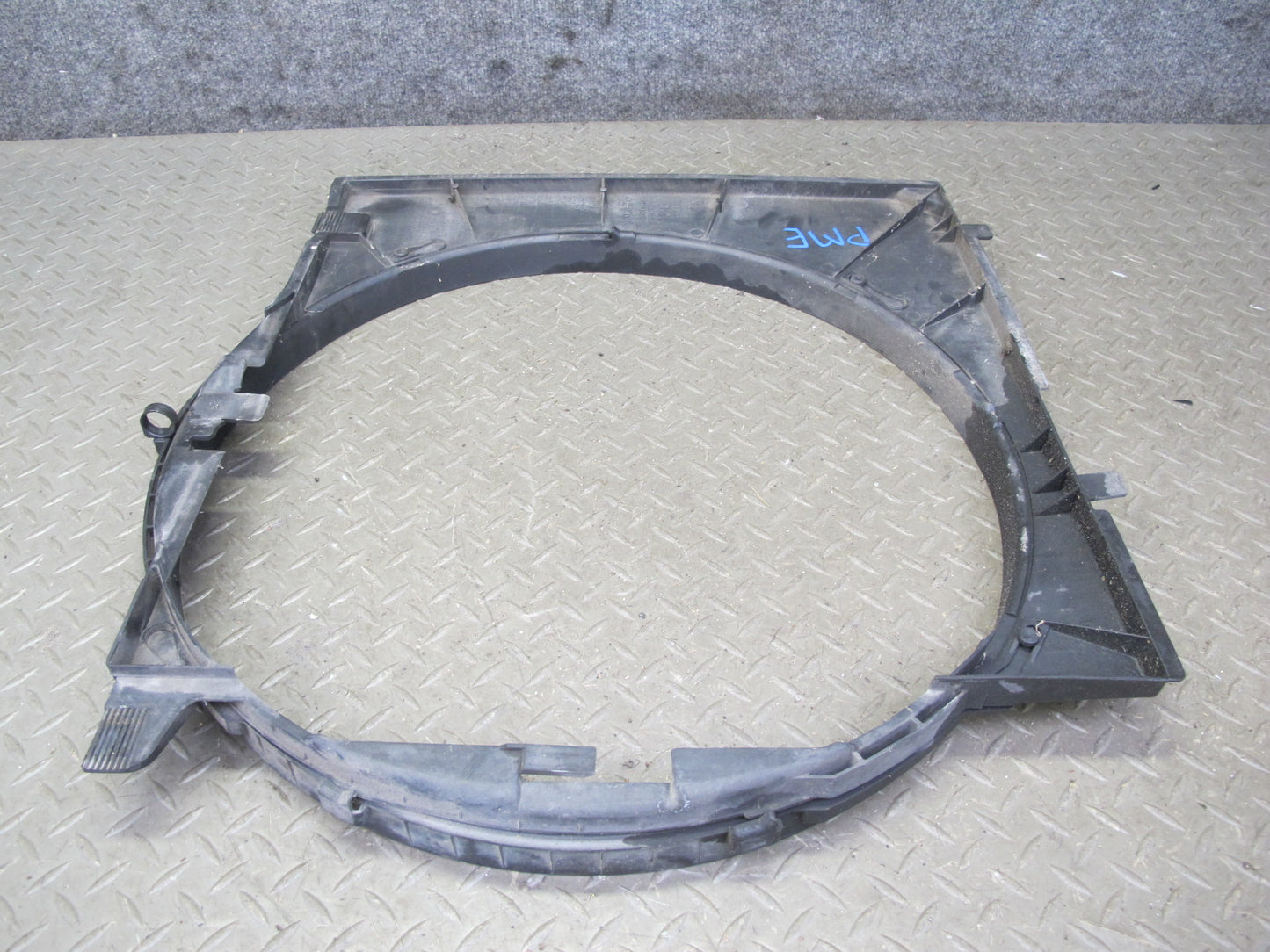 90-95 Mercedes W124 300D Engine Radiator Cooling Fan Shroud 1245000255 OEM