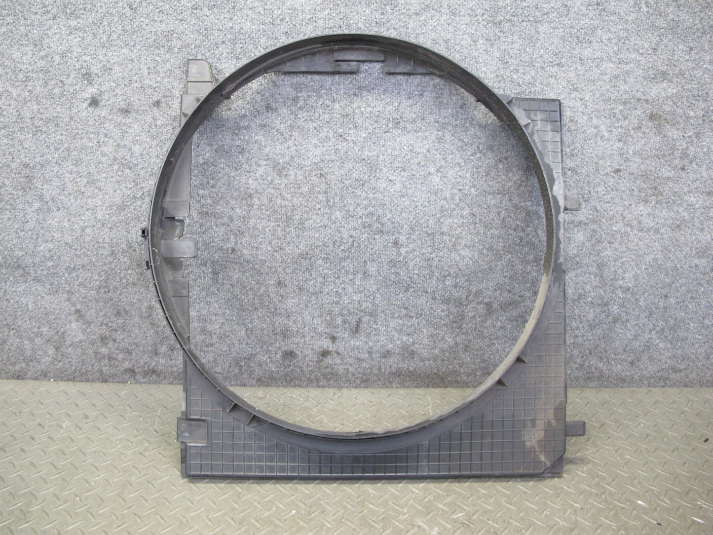 90-95 Mercedes W124 300D Engine Radiator Cooling Fan Shroud 1245000255 OEM