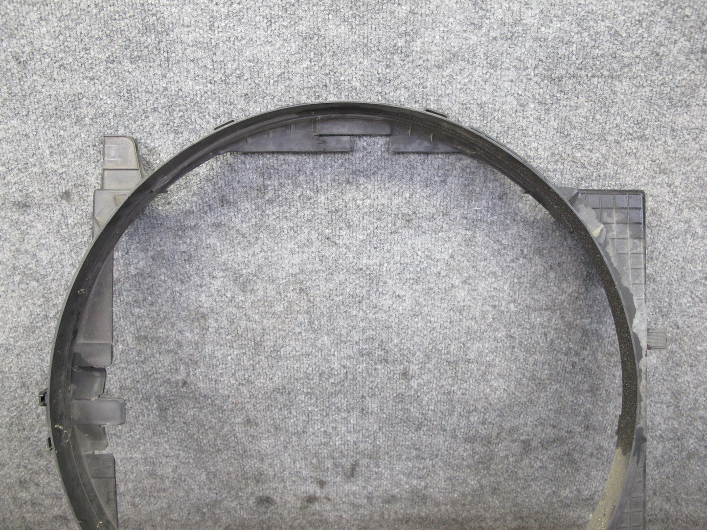 90-95 Mercedes W124 300D Engine Radiator Cooling Fan Shroud 1245000255 OEM