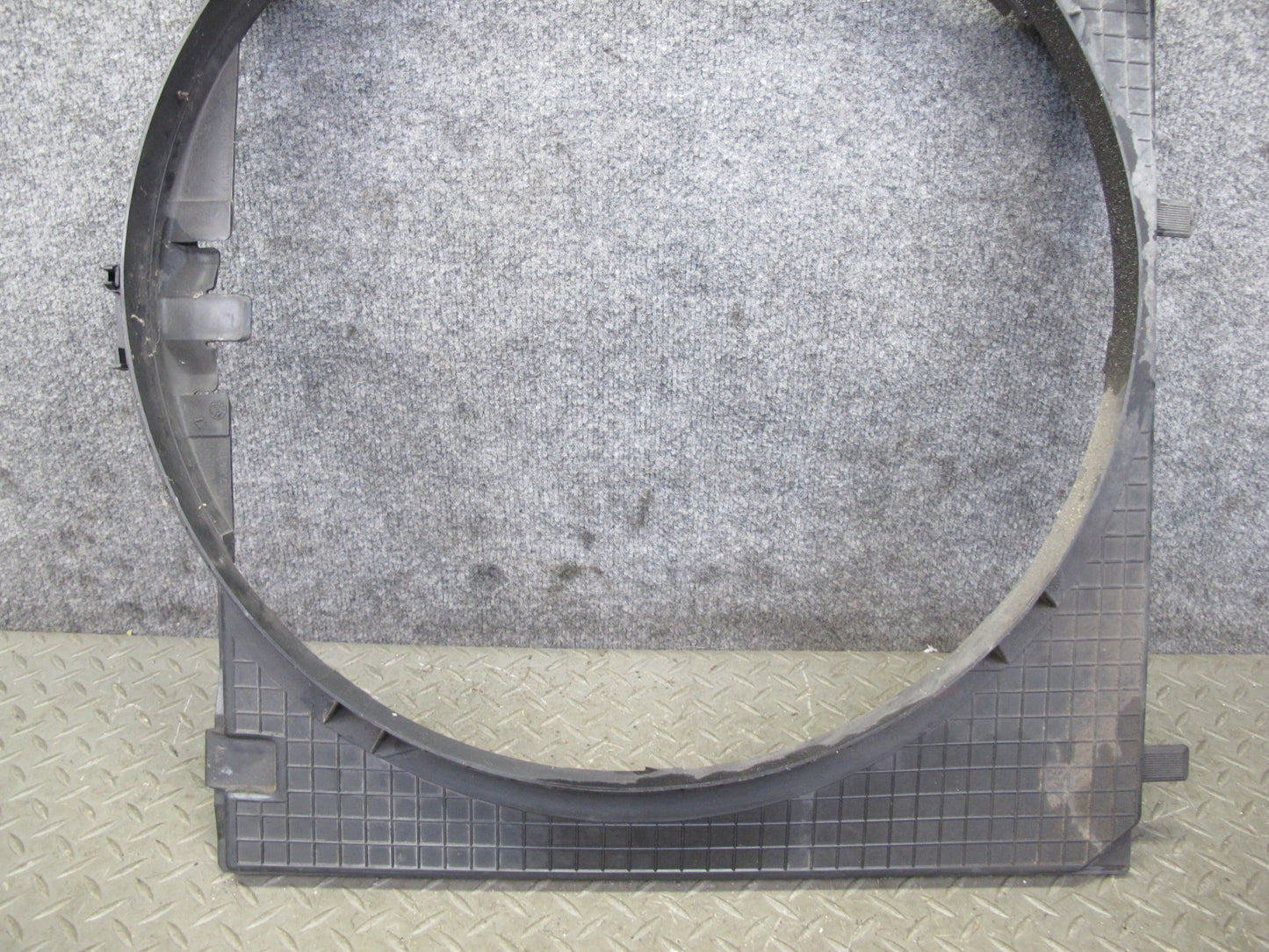 90-95 Mercedes W124 300D Engine Radiator Cooling Fan Shroud 1245000255 OEM