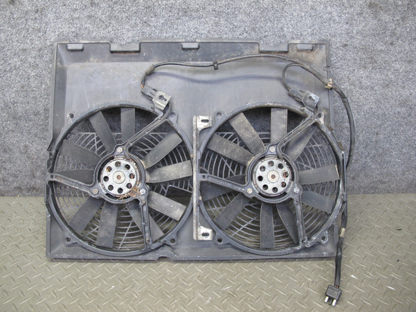 90-95 Mercedes W124 300D Double Cooling Radiator Fan Motor w Shroud Assy OEM