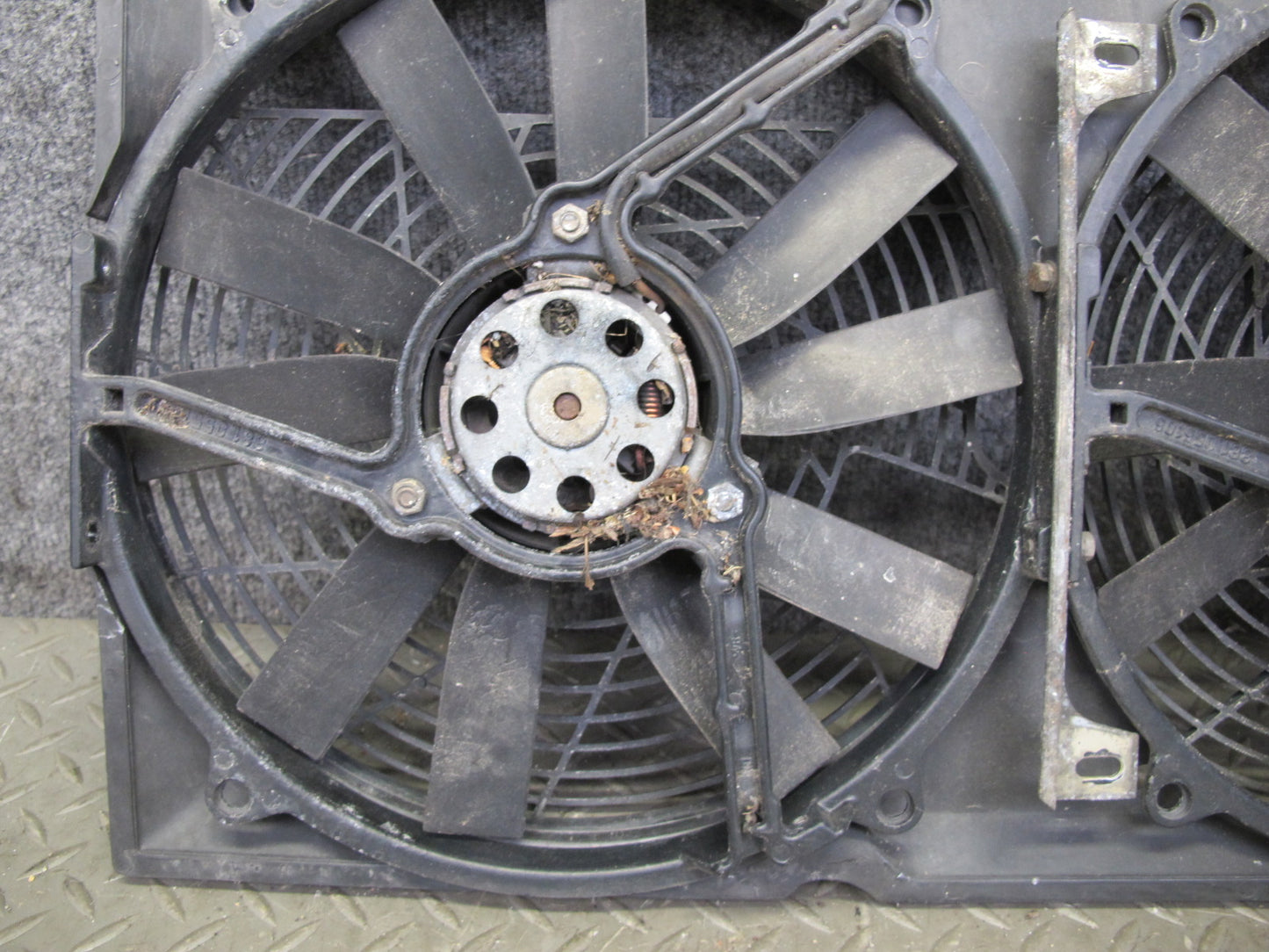 90-95 Mercedes W124 300D Double Cooling Radiator Fan Motor w Shroud Assy OEM