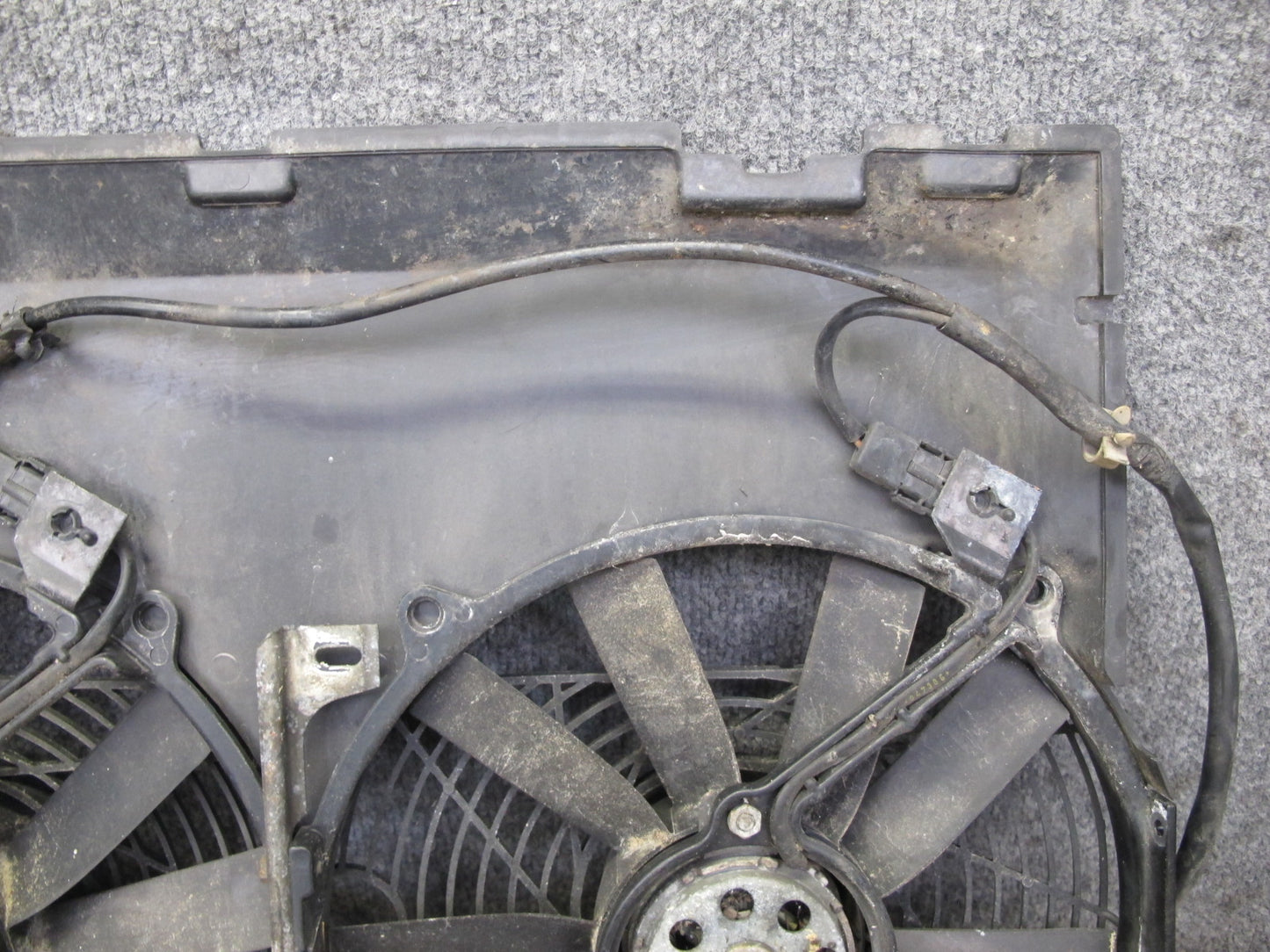 90-95 Mercedes W124 300D Double Cooling Radiator Fan Motor w Shroud Assy OEM