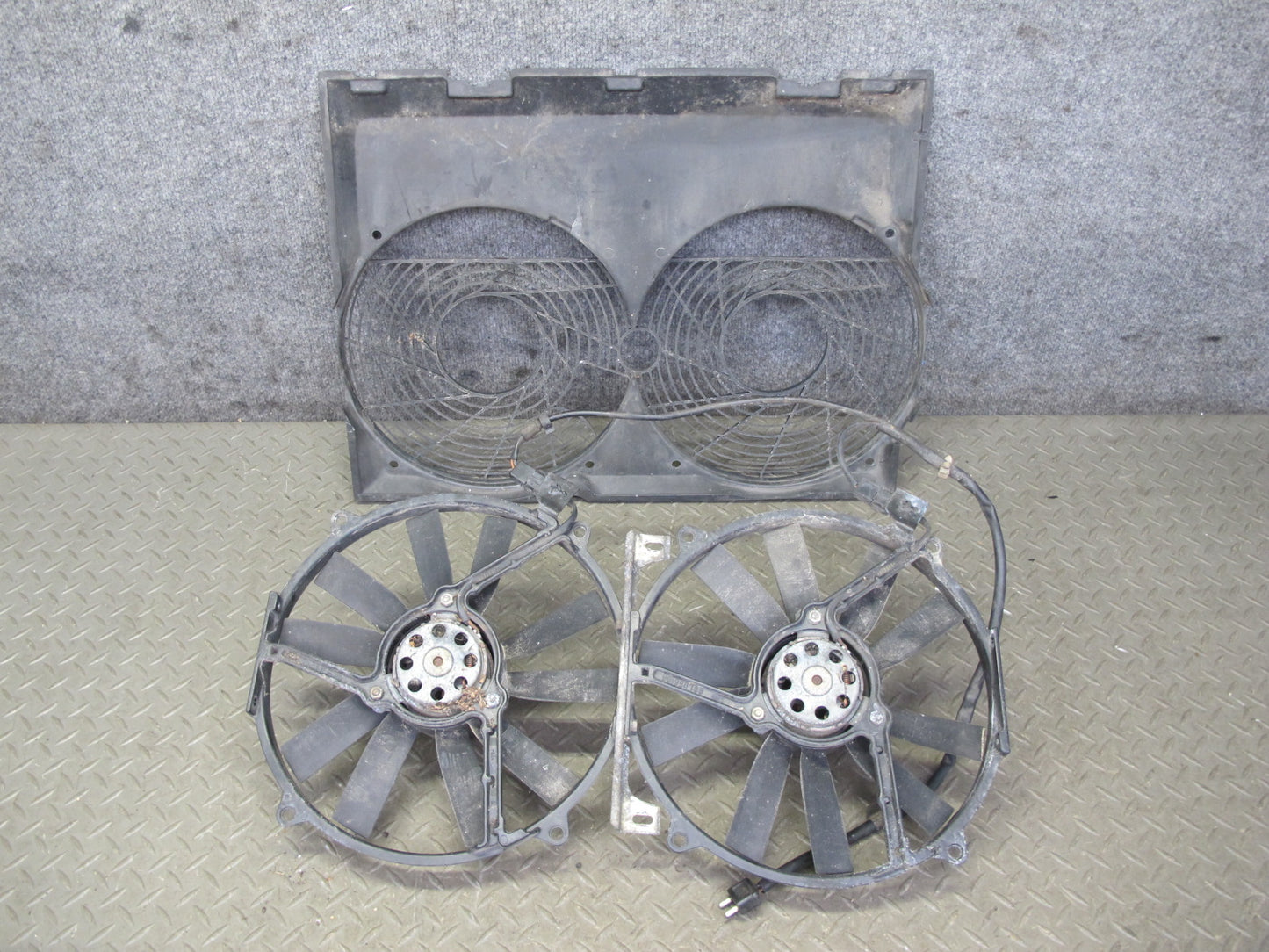 90-95 Mercedes W124 300D Double Cooling Radiator Fan Motor w Shroud Assy OEM
