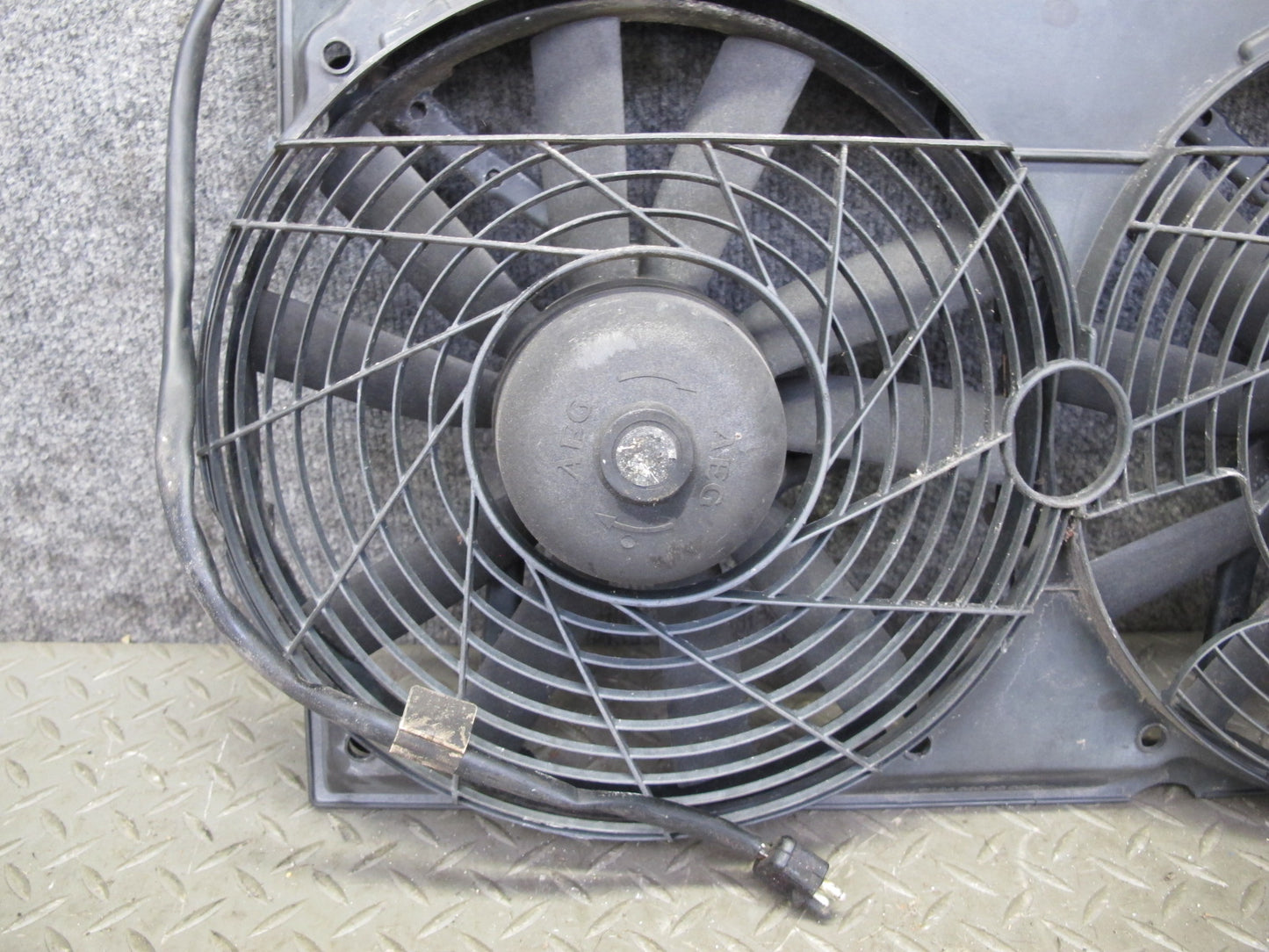 90-95 Mercedes W124 300D Double Cooling Radiator Fan Motor w Shroud Assy OEM