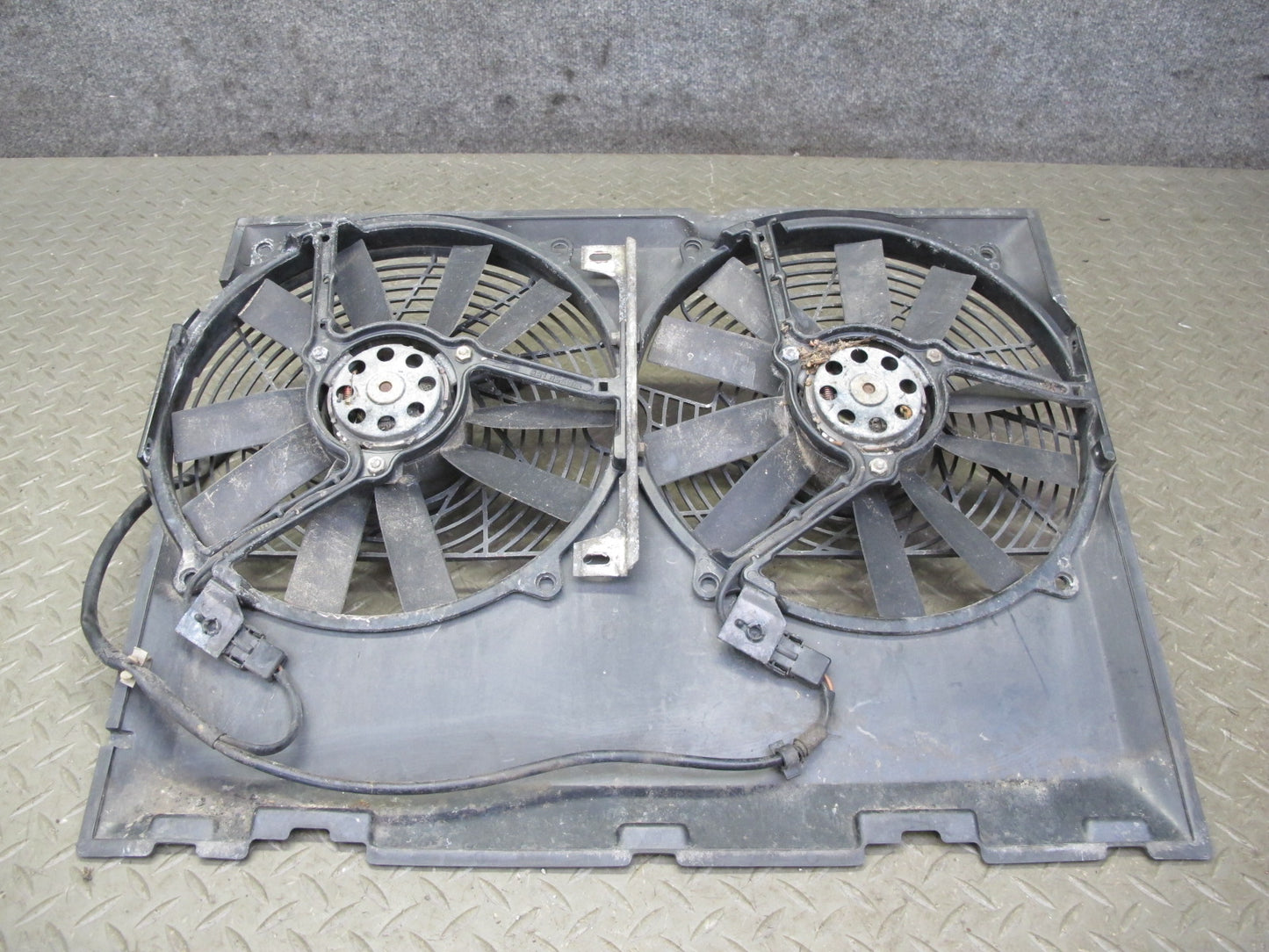 90-95 Mercedes W124 300D Double Cooling Radiator Fan Motor w Shroud Assy OEM