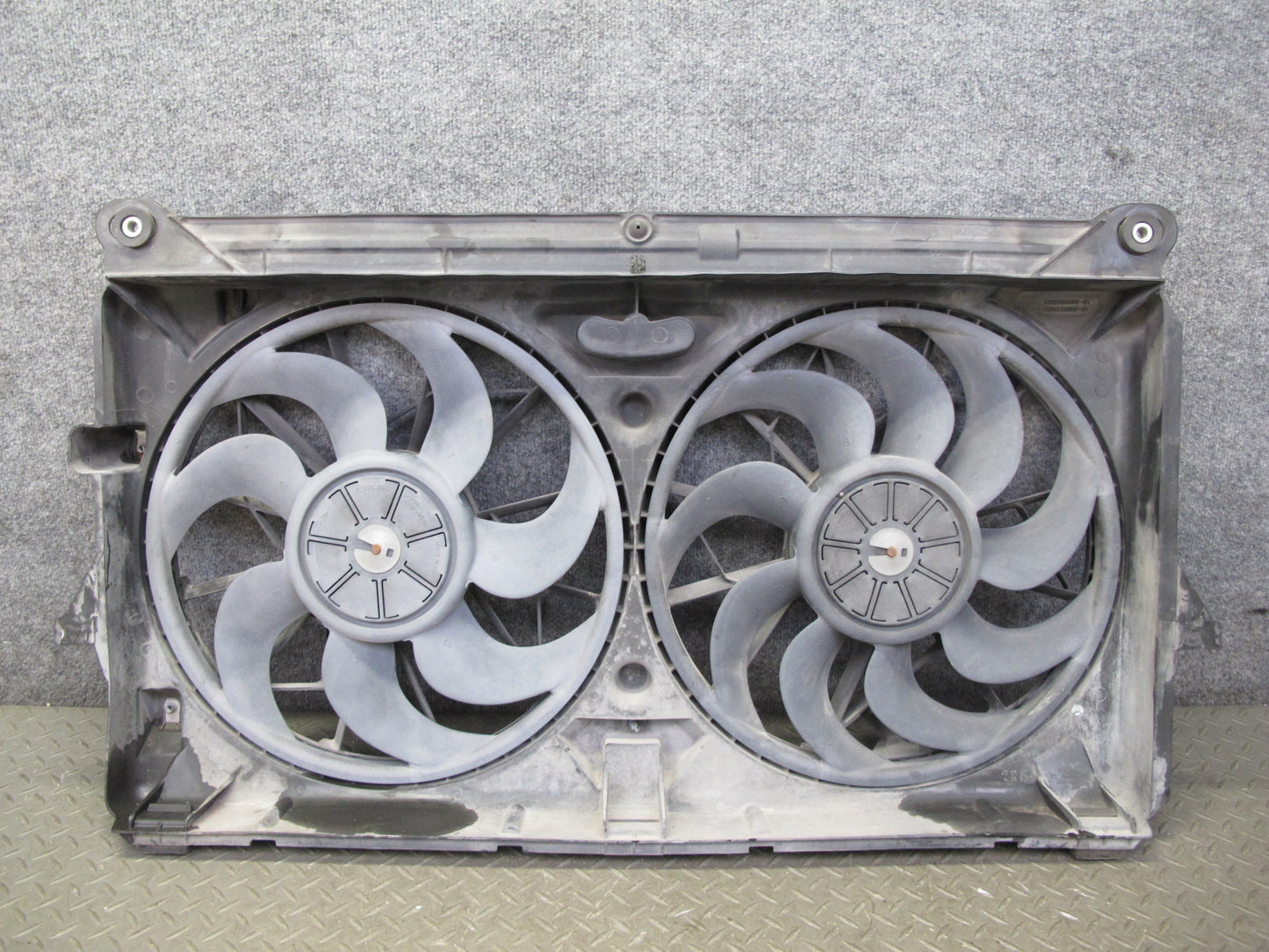 2008-2009 Hummer H2 6.2L Engine Cooling Fan Motor Shroud Assembly