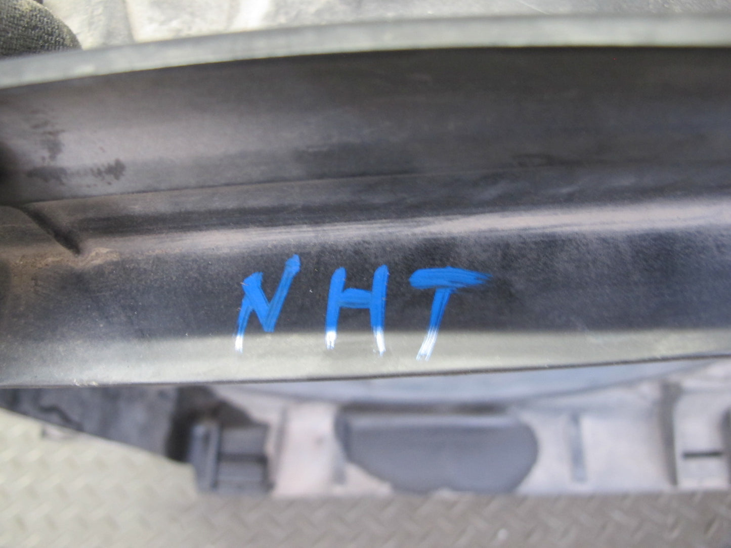 2008-2009 Hummer H2 6.2L Engine Cooling Fan Motor Shroud Assembly