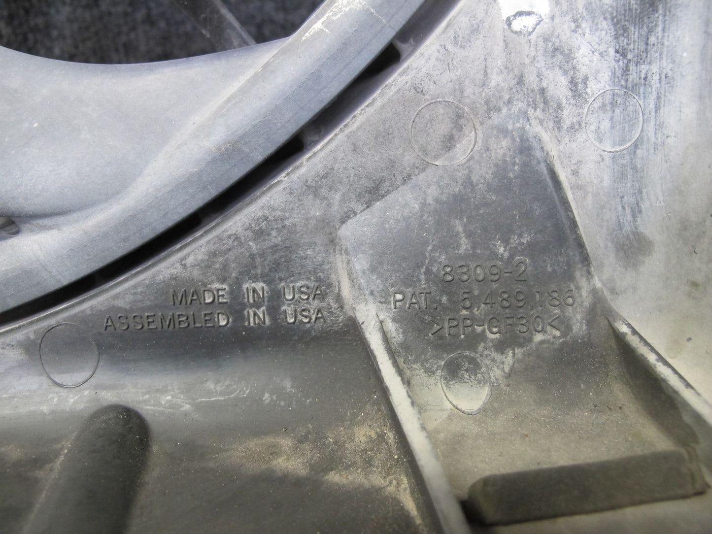 2008-2009 Hummer H2 6.2L Engine Cooling Fan Motor Shroud Assembly