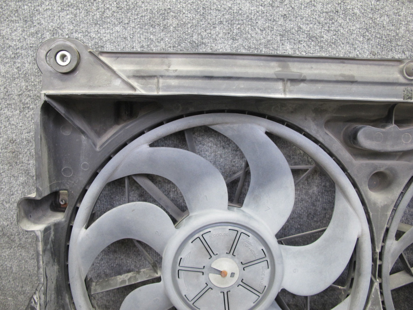 2008-2009 Hummer H2 6.2L Engine Cooling Fan Motor Shroud Assembly