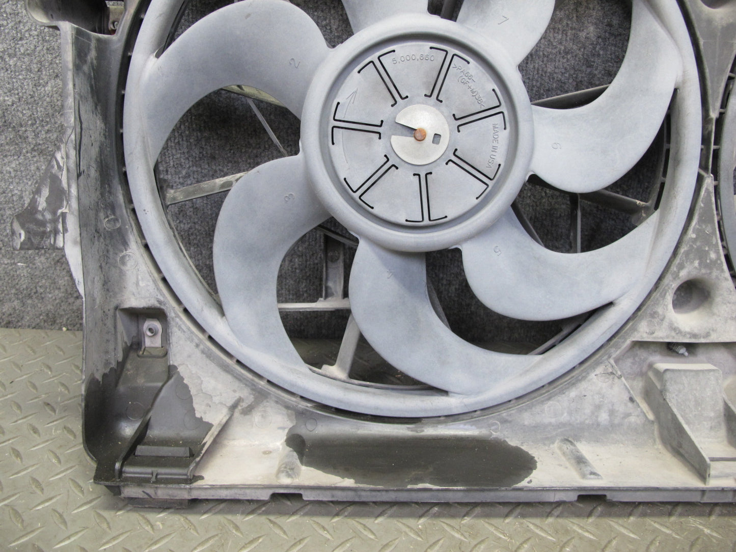 2008-2009 Hummer H2 6.2L Engine Cooling Fan Motor Shroud Assembly