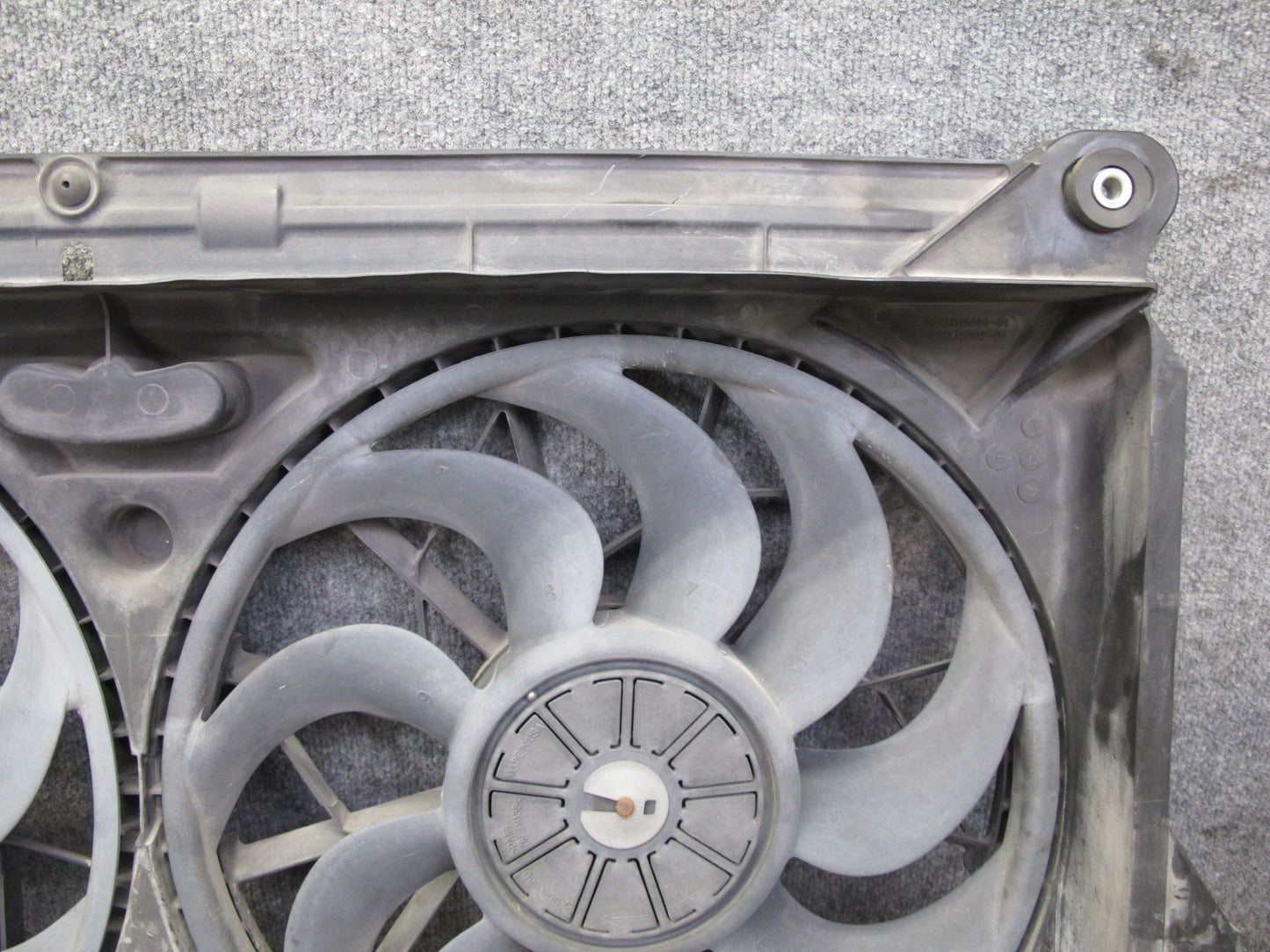 2008-2009 Hummer H2 6.2L Engine Cooling Fan Motor Shroud Assembly