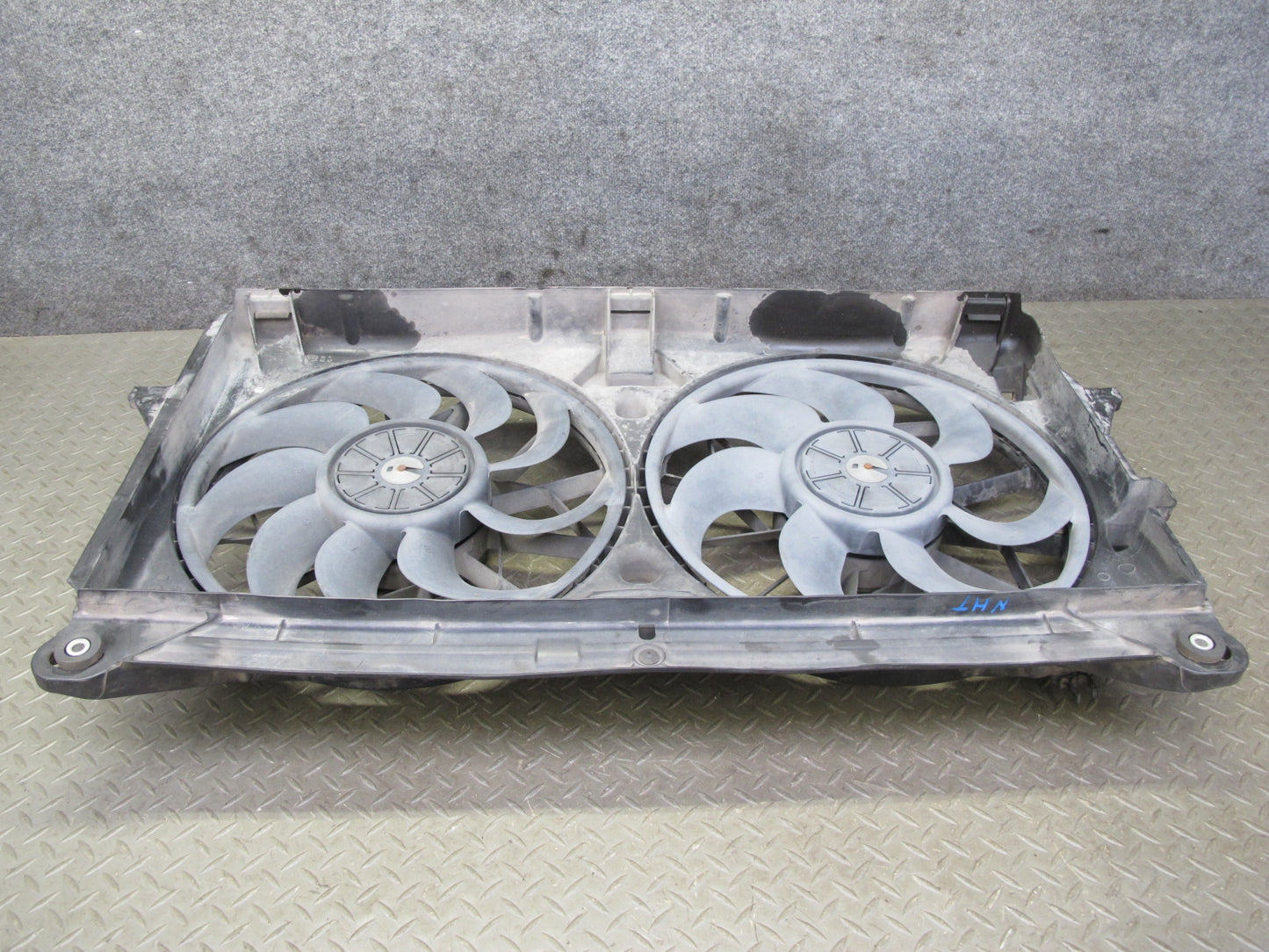 2008-2009 Hummer H2 6.2L Engine Cooling Fan Motor Shroud Assembly