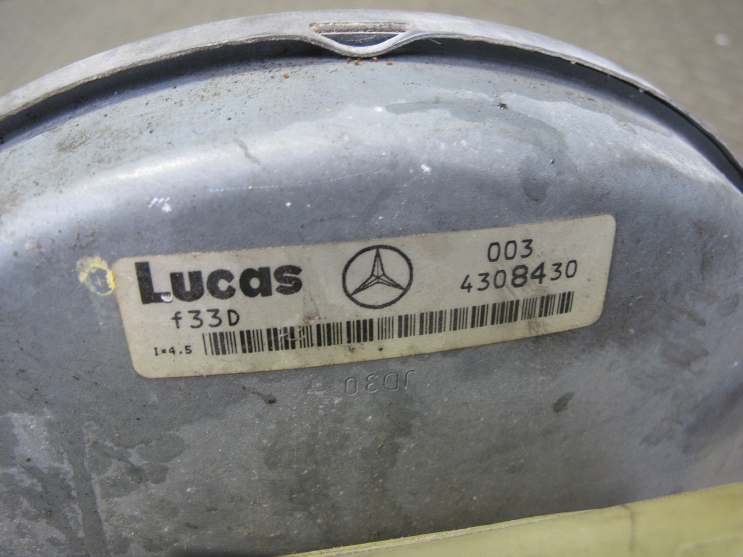 93-95 Mercedes W124 300D 3.0L Brake Master Cylinder Booster Fluid Reseervoir OEM