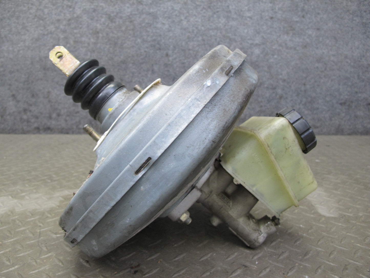 93-95 Mercedes W124 300D 3.0L Brake Master Cylinder Booster Fluid Reseervoir OEM