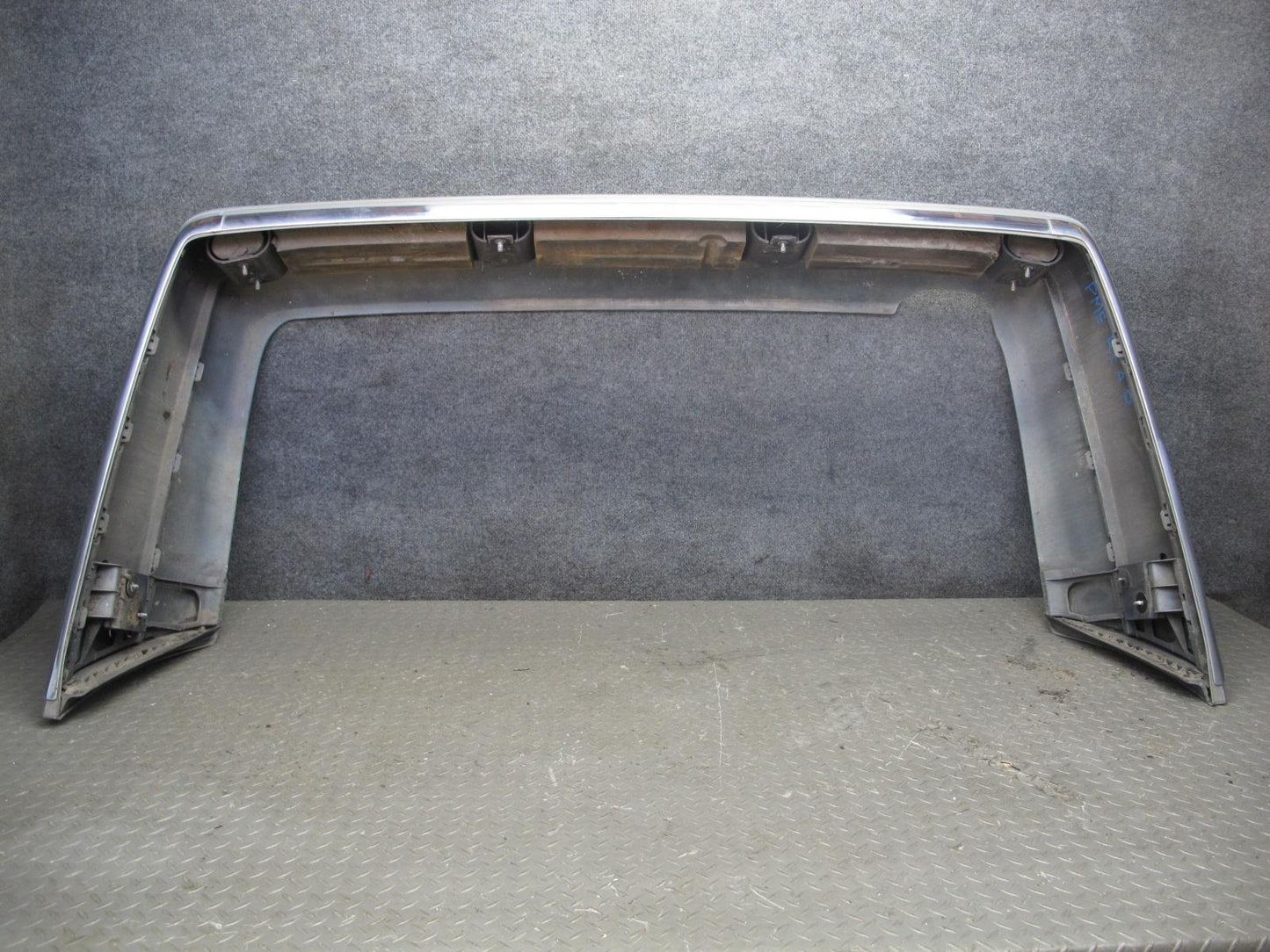 94-95 Mercedes W124 300D Sedan Rear Bumper Cover Silver OEM