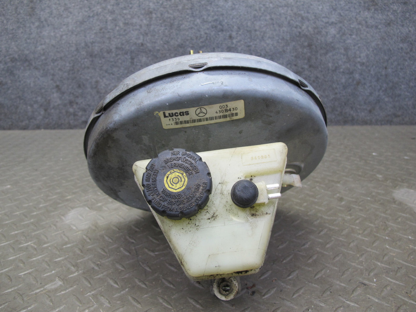 93-95 Mercedes W124 300D 3.0L Brake Master Cylinder Booster Fluid Reseervoir OEM