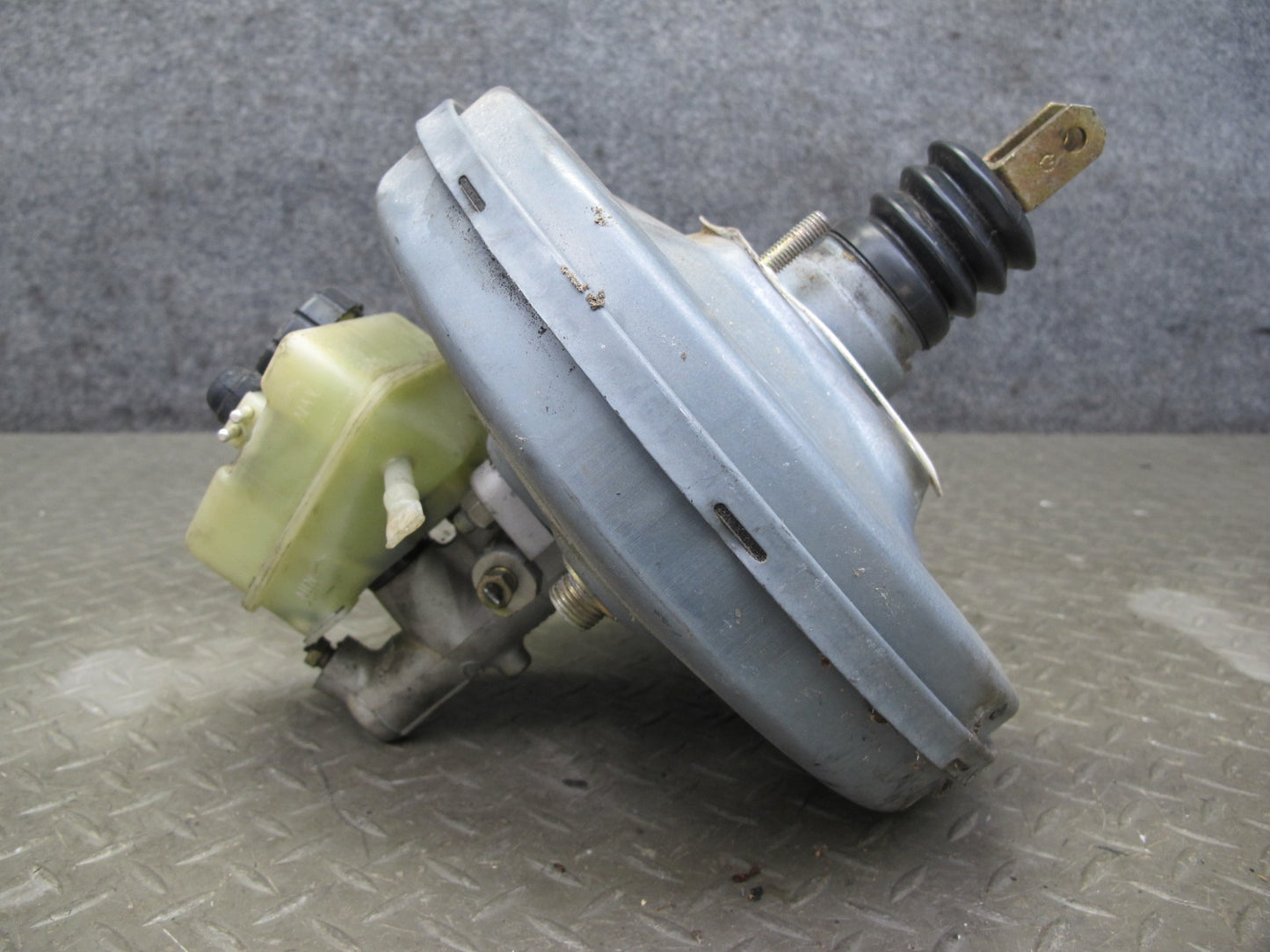 93-95 Mercedes W124 300D 3.0L Brake Master Cylinder Booster Fluid Reseervoir OEM