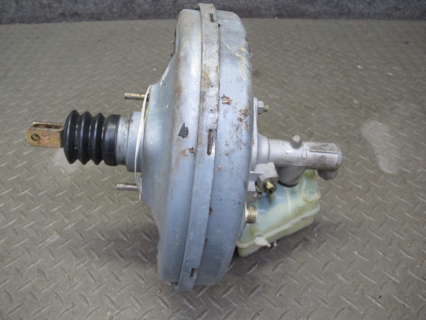 93-95 Mercedes W124 300D 3.0L Brake Master Cylinder Booster Fluid Reseervoir OEM