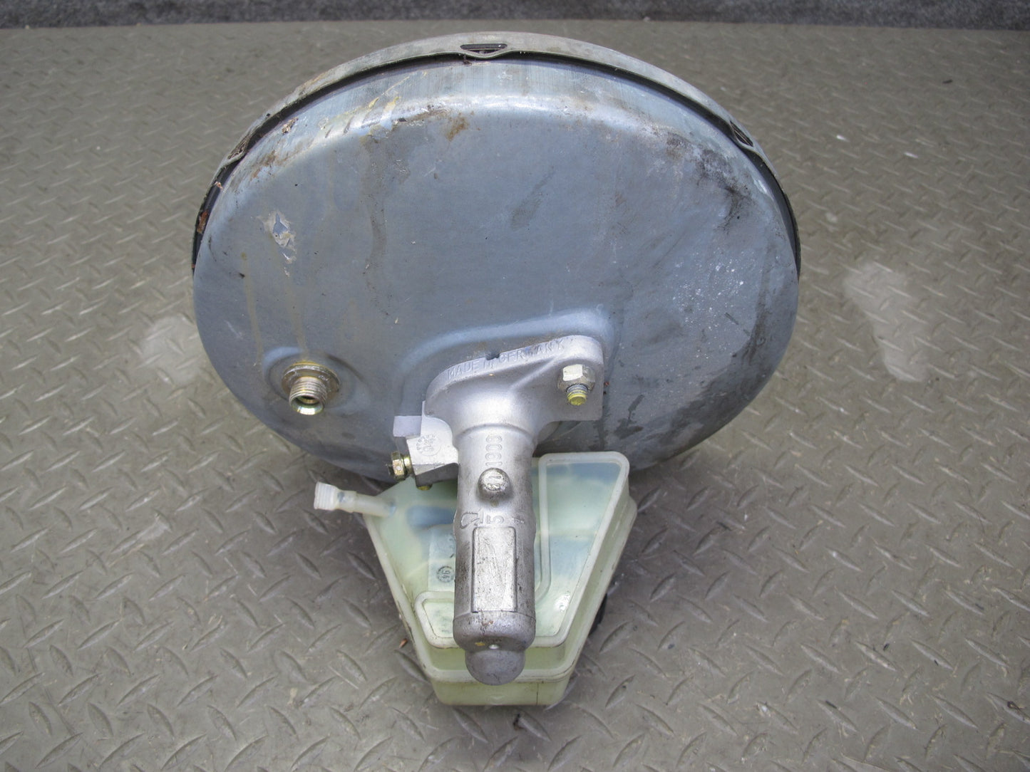 93-95 Mercedes W124 300D 3.0L Brake Master Cylinder Booster Fluid Reseervoir OEM