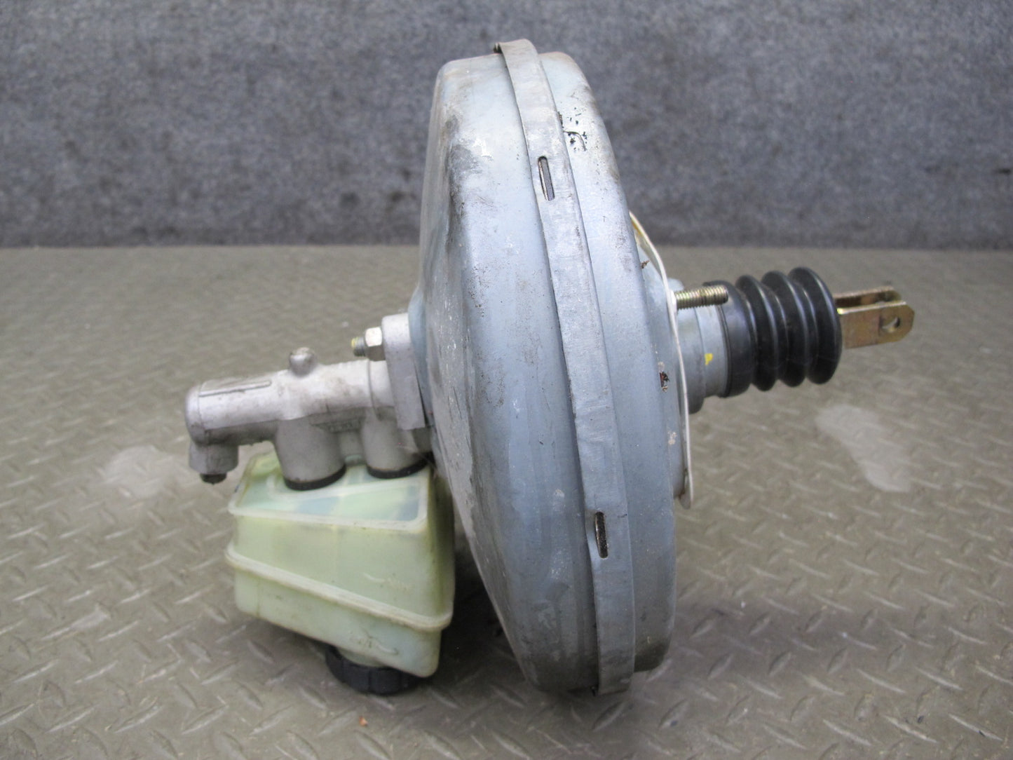 93-95 Mercedes W124 300D 3.0L Brake Master Cylinder Booster Fluid Reseervoir OEM