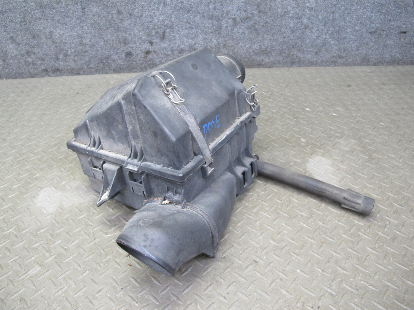 93-95 Mercedes W124 E300D 3.0 OM606 Diesel Air Cleaner Filter Box 6020940404 OEM