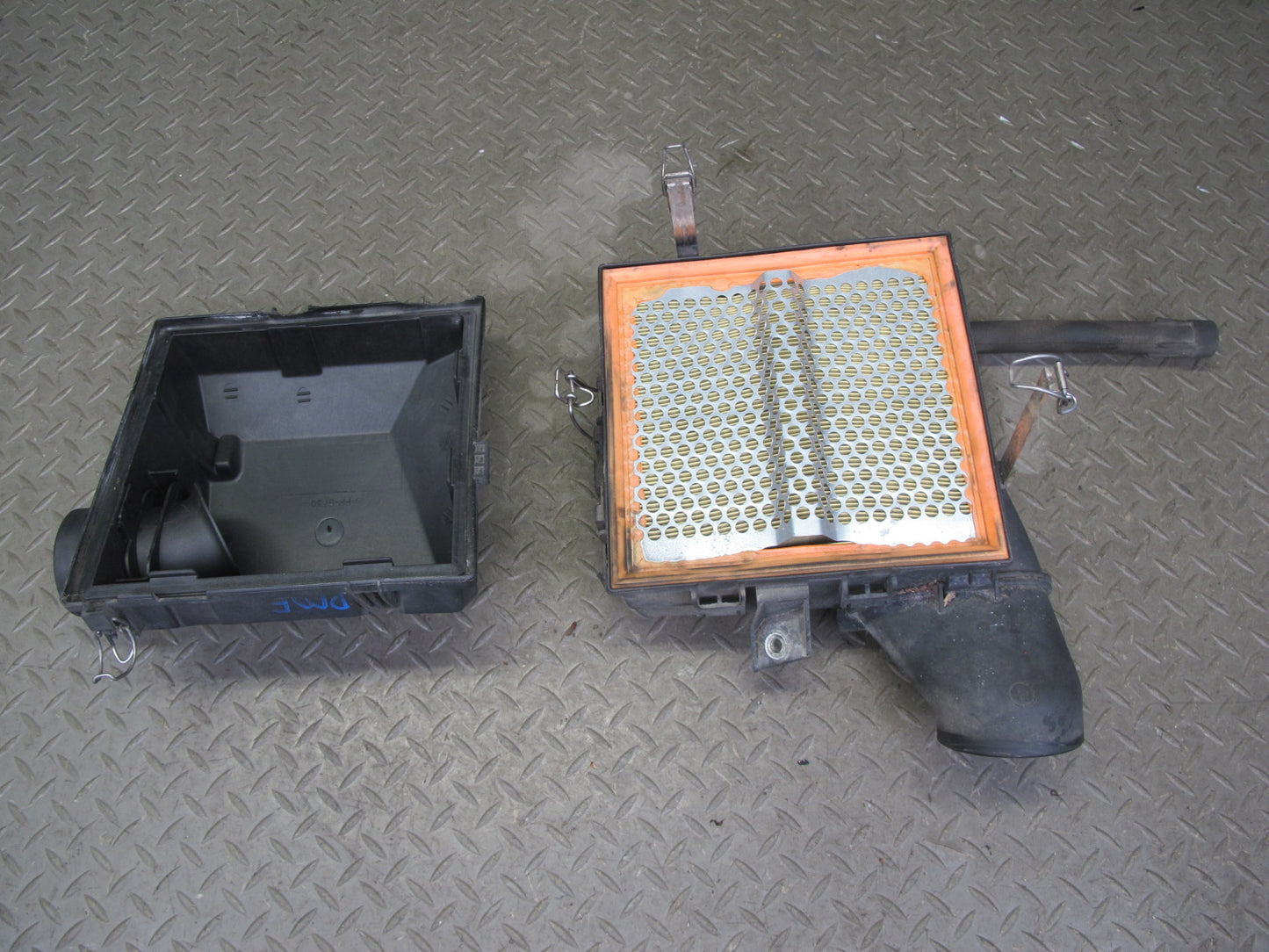 93-95 Mercedes W124 E300D 3.0 OM606 Diesel Air Cleaner Filter Box 6020940404 OEM