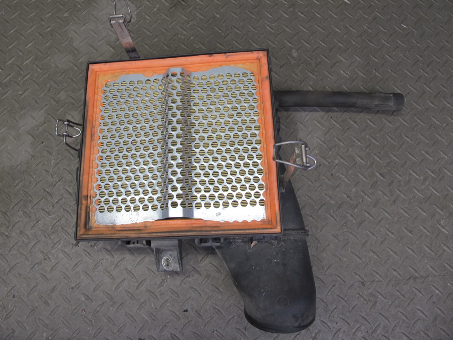 93-95 Mercedes W124 E300D 3.0 OM606 Diesel Air Cleaner Filter Box 6020940404 OEM