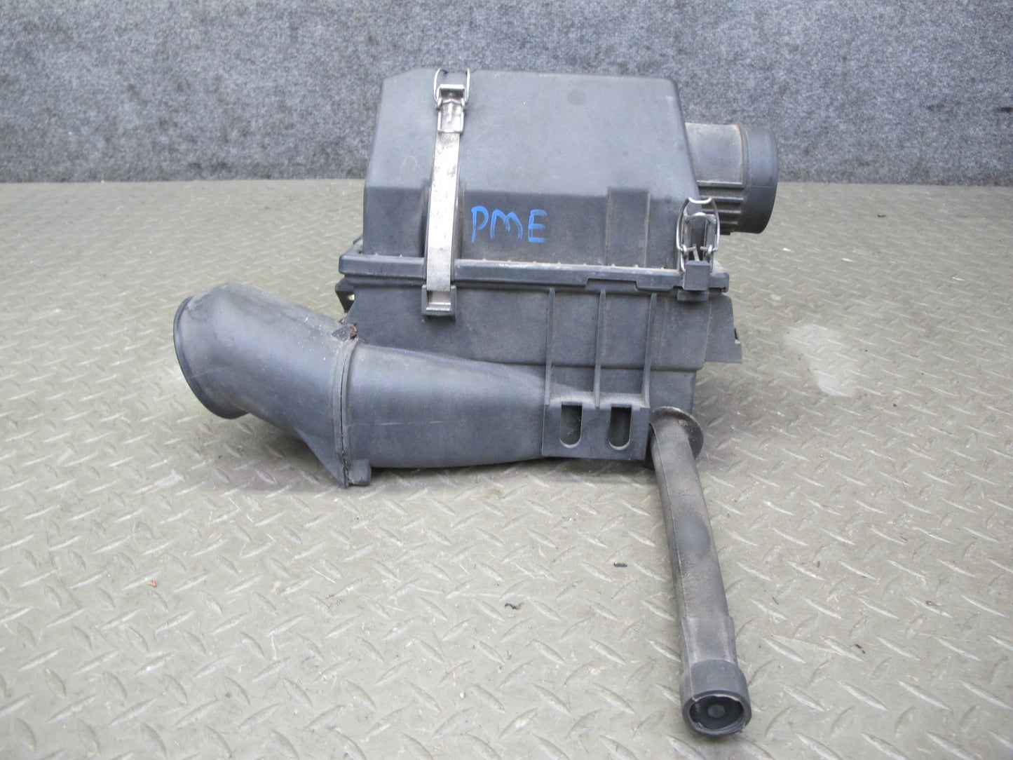 93-95 Mercedes W124 E300D 3.0 OM606 Diesel Air Cleaner Filter Box 6020940404 OEM