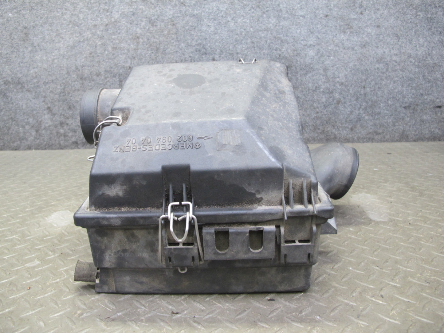 93-95 Mercedes W124 E300D 3.0 OM606 Diesel Air Cleaner Filter Box 6020940404 OEM