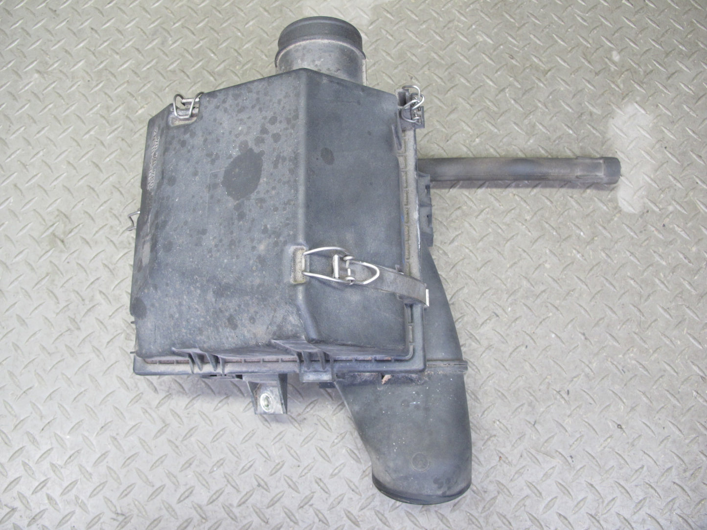 93-95 Mercedes W124 E300D 3.0 OM606 Diesel Air Cleaner Filter Box 6020940404 OEM